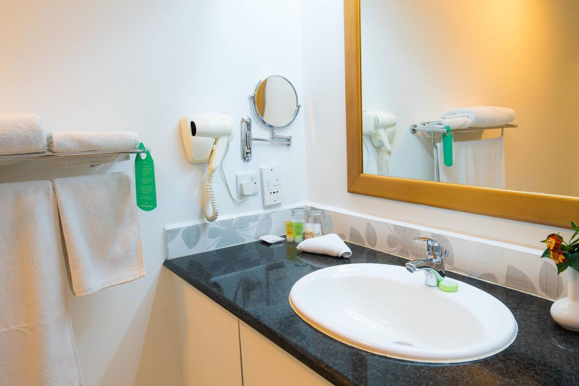 Protea Hotel By Marriott Dar Es Salaam Oyster Bay Экстерьер фото