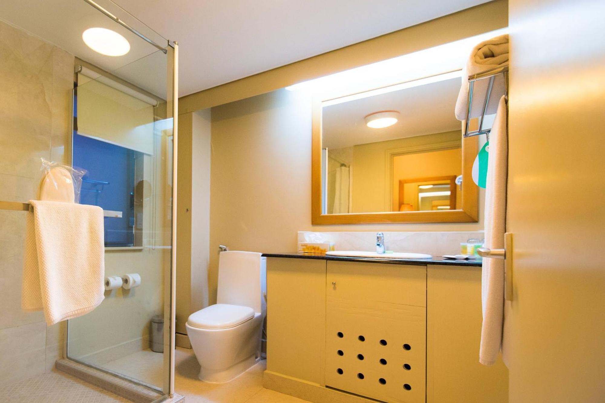 Protea Hotel By Marriott Dar Es Salaam Oyster Bay Экстерьер фото